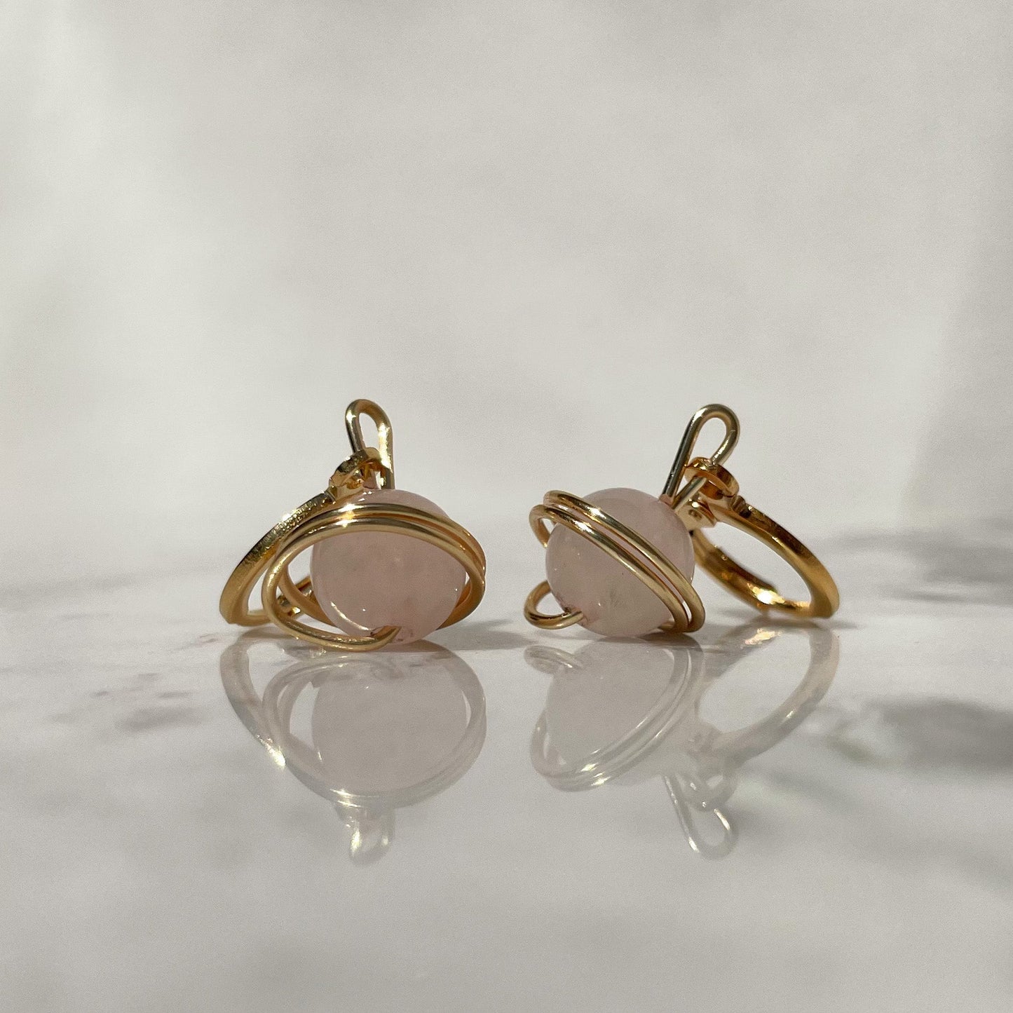 aretes Saturno cuarzo rosa artesanal México