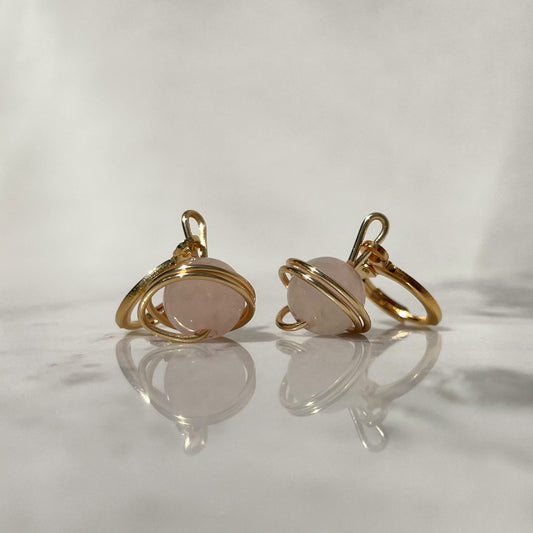 aretes Saturno cuarzo rosa artesanal México