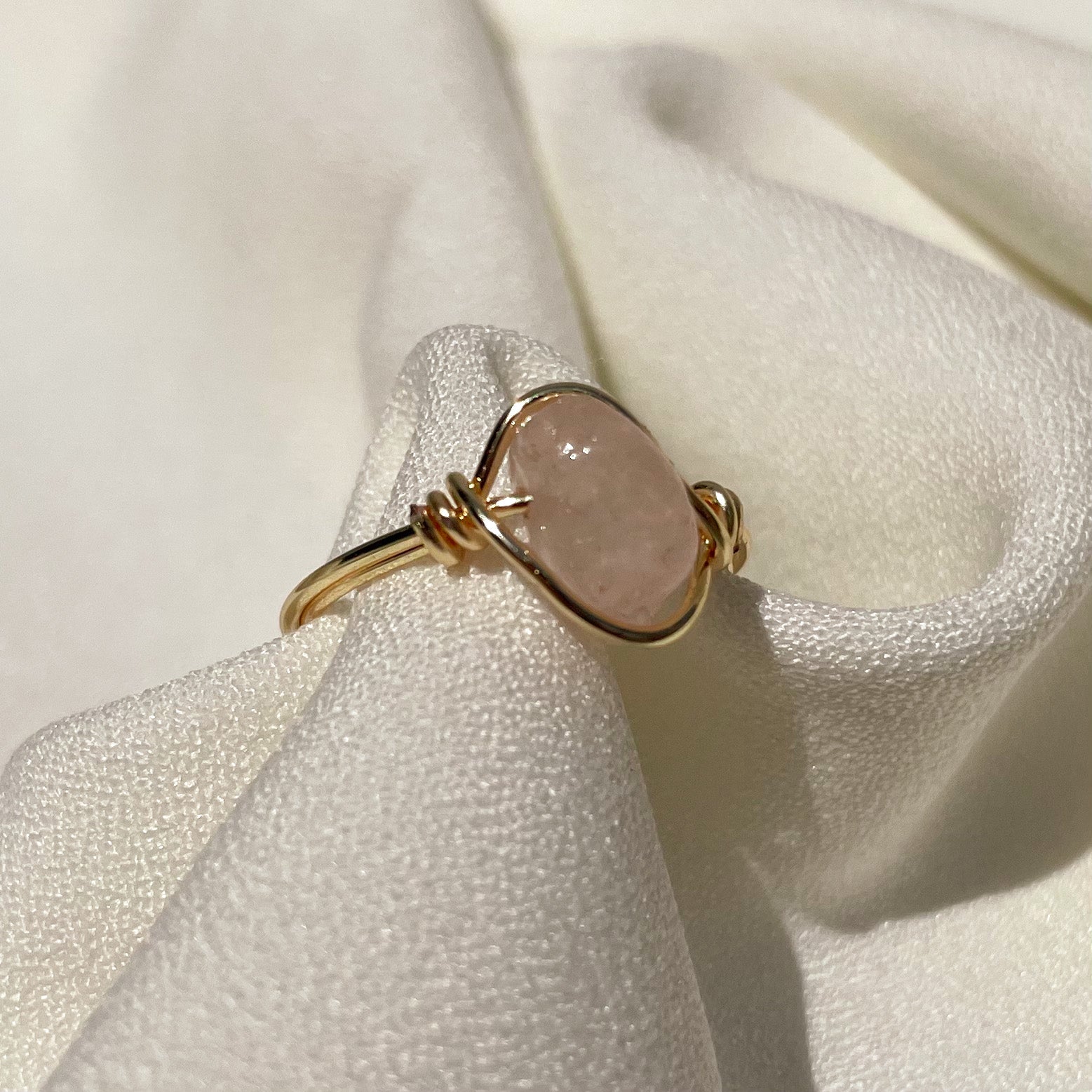 anillo cuarzo rosa artesanal hecho a mano México